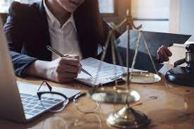 Top Qualities to Look for in a Workers’ Comp Lawyer
